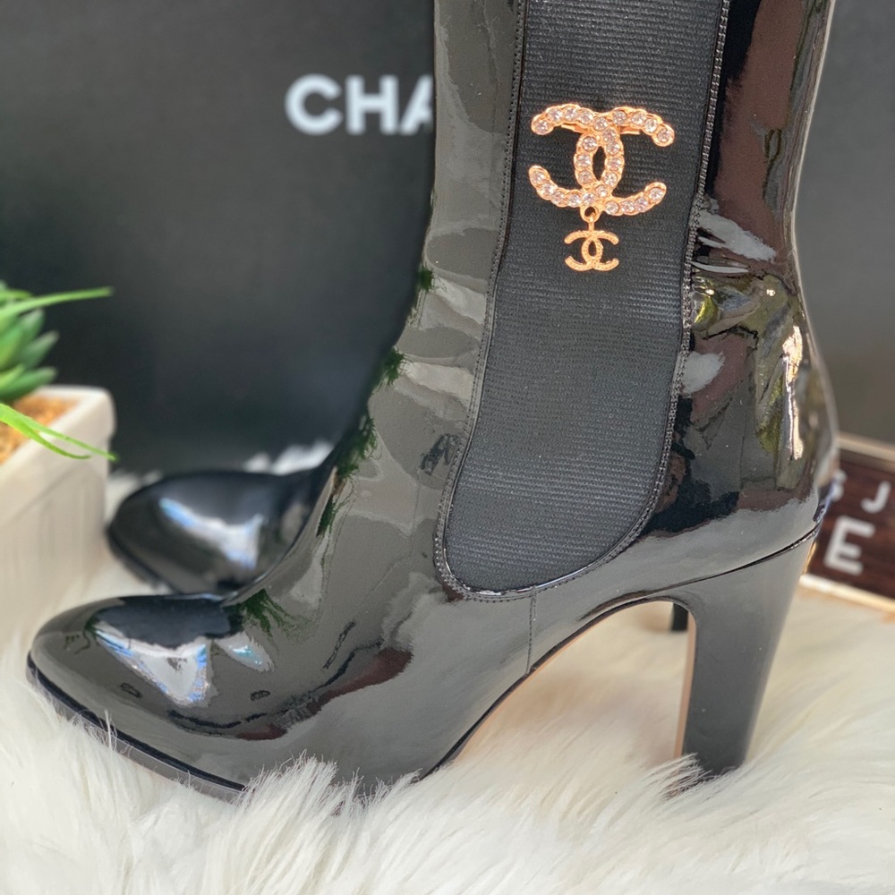🍾🥂SOLD!🥳Chanel Patent Calfskin Boots - Picture 3 of 10
